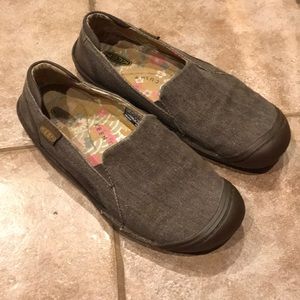 Keen Size 10 slide on shoes